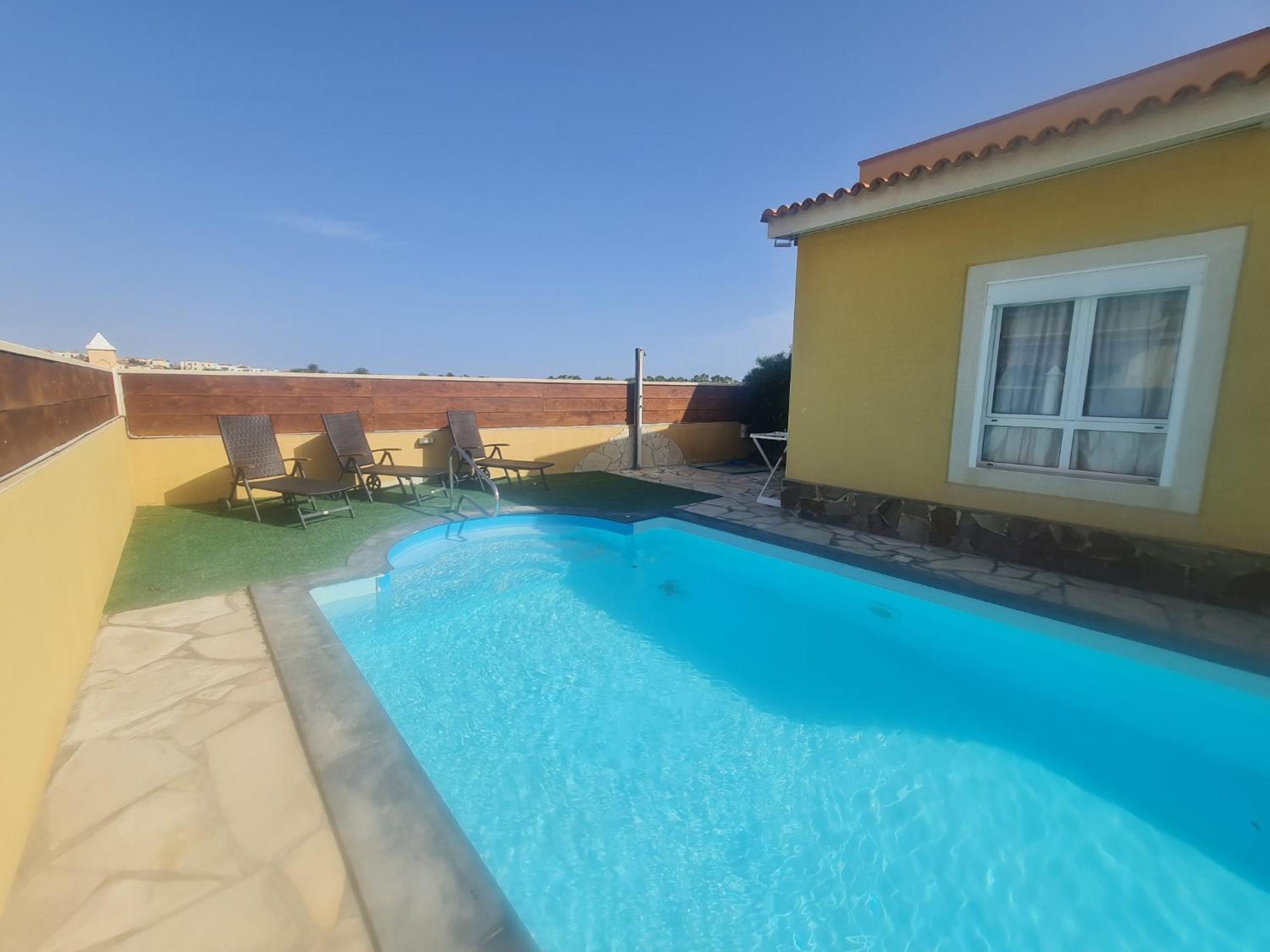 16 Con Piscina Privada *